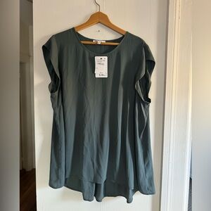 NWT Nordstroms Rack Women’s plus size 2X olive capped sleeve blouse